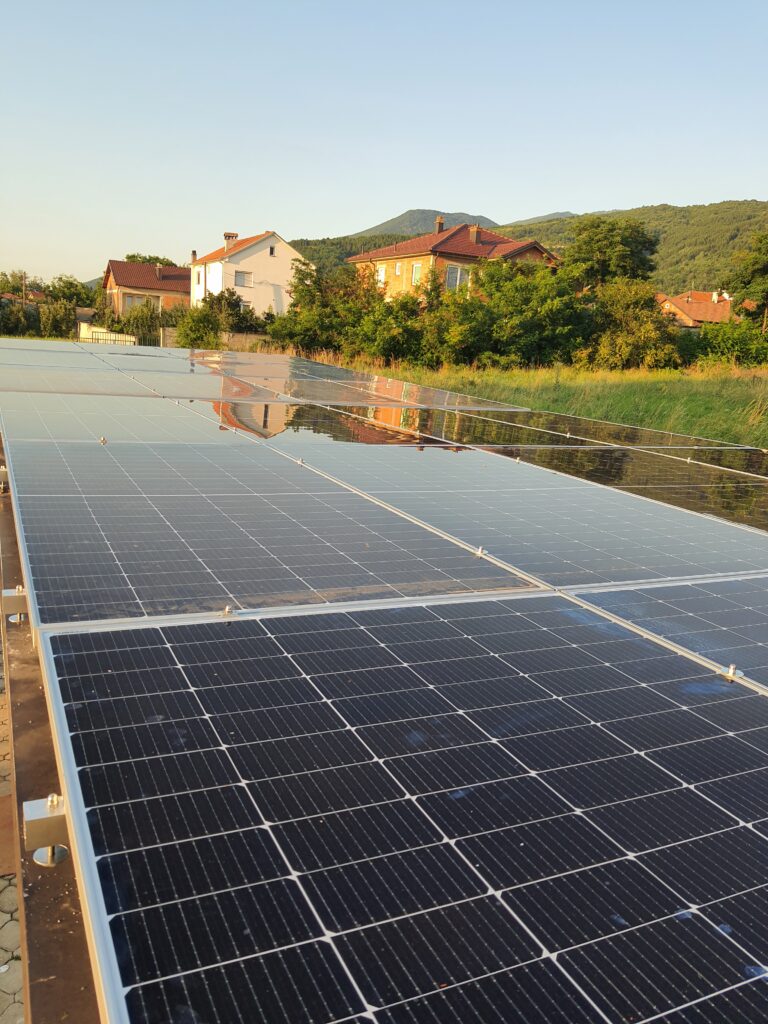 Sistemi diellor në parkingun në Ljubizhde me kapacitet 15 kW