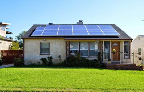 __opt__aboutcom__coeus__resources__content_migration__mnn__images__2018__05__CaliforniaHomeWithARoofOfSolarPanels-a1af41f5105a49e390f40c098d50cfd5